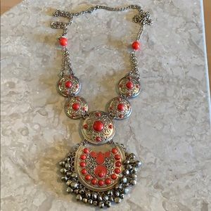Gorgeous chunky statement necklace